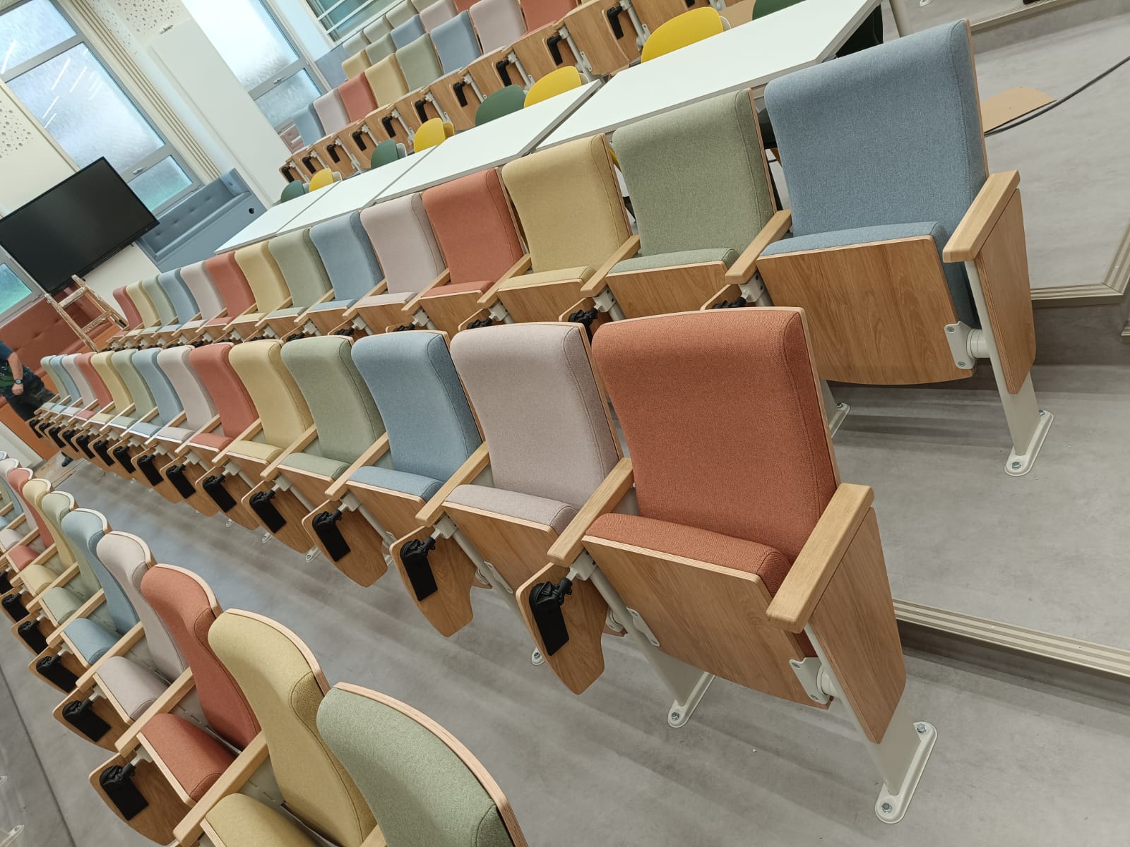 Tribuna 4